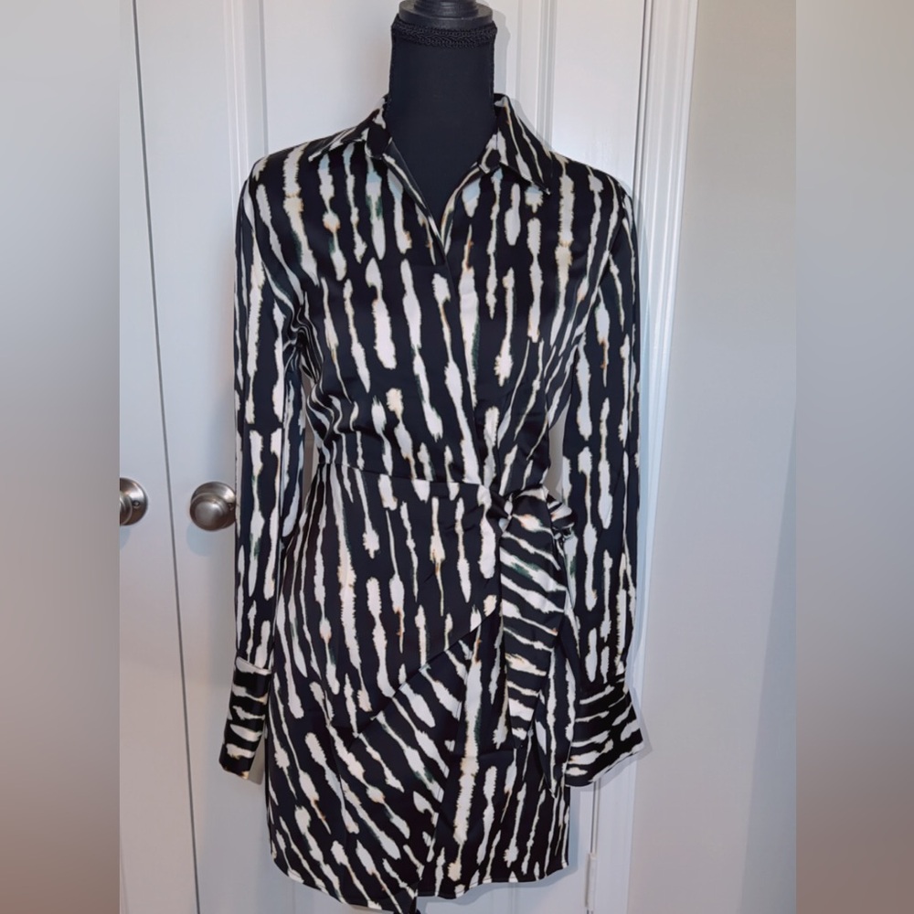 House of Harlow 1960 Black and White Long Sleeve Dress